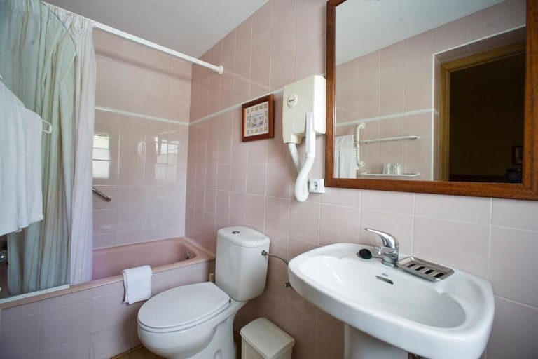 Bathroom 4, Hostal Salazar, Navarra