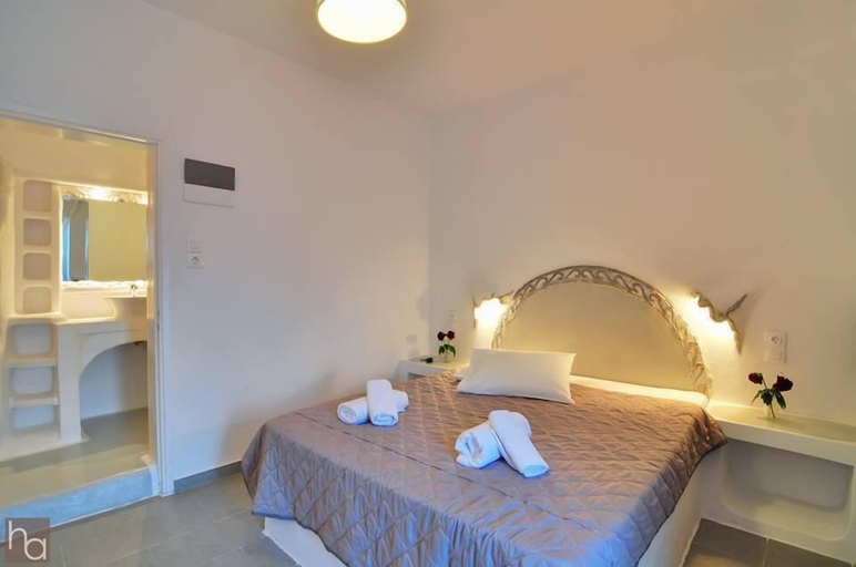 Bedroom 4, Hotel Adamas, South Aegean