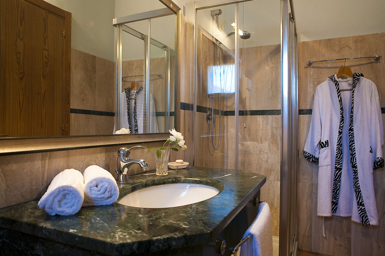 Bathroom 4, Antica Fonte Resort, Siena