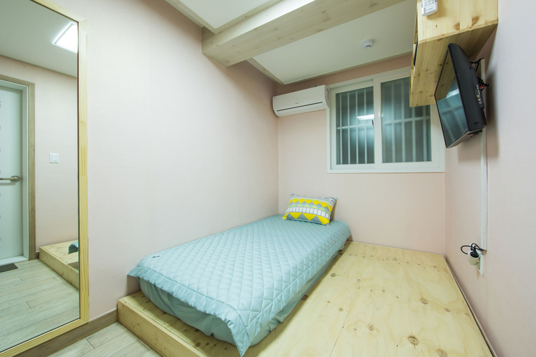 Bedroom 2, Guest House The Hill, Jung