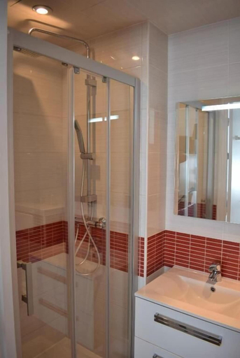 Bathroom 4, Hotel a Licorne, Morbihan