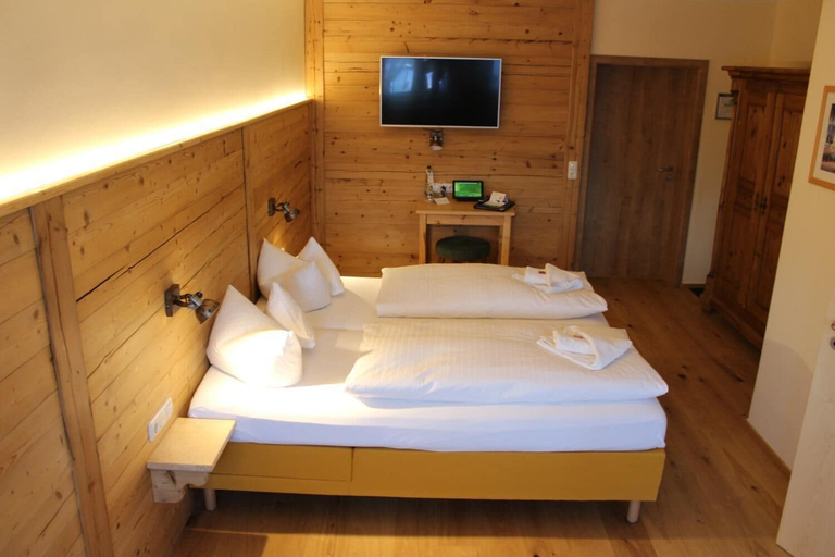 Bedroom 3, Hotel Bellevue, Miesbach