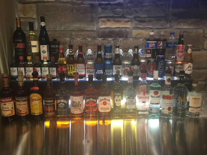 Food & Drinks 5, Cobblestone Hotel & Suites - Paxton, Ford