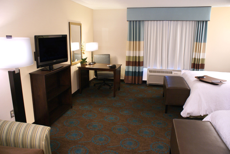 Bedroom 3, Hampton Inn & Suites Suisun City Waterfront, Solano