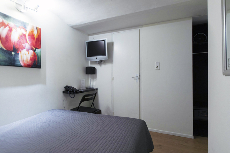 Bedroom 3, Quentin Museum Square Hotel, Amsterdam