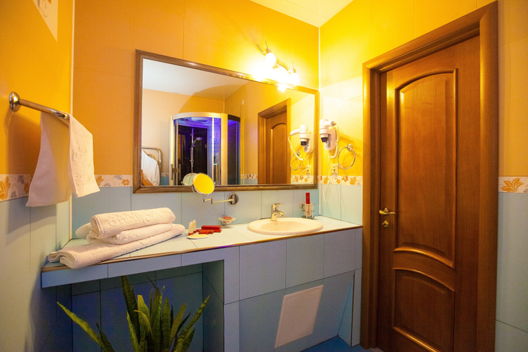 Bathroom 3, Hotel Grand Uyut, Krasnodar gorsovet