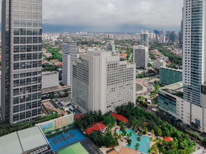 Exterior & Views 9