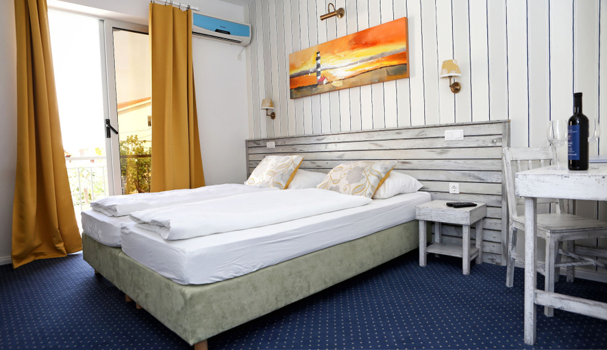 Bedroom 4, Hotel Delfin, Zadar