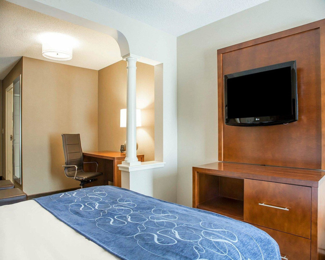 Bedroom 2, Comfort Suites West Warwick - Providence, Kent