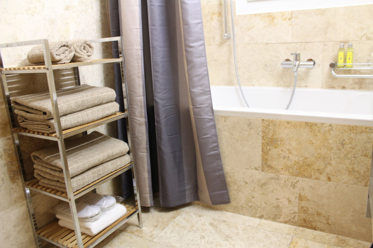 Bathroom 2, Montreux Lake View Apartments City Centre, Pays-d'Enhaut