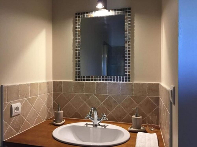 Bathroom 5, Domaine du Lac de Sorin, Vendée