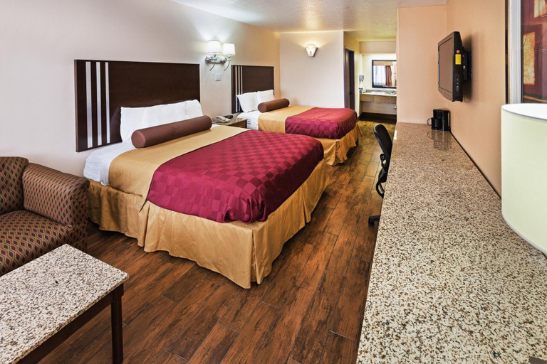 Bedroom 3, Texas Inn & Suites Raymondville, Willacy