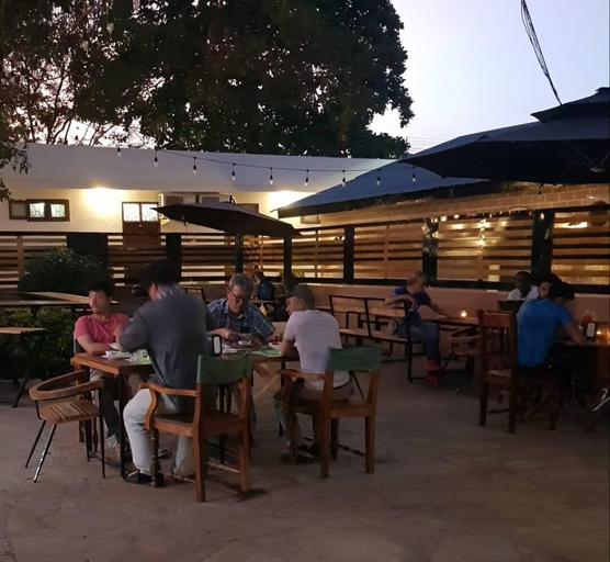 Food & Drinks 3, Chukwani Executive Inn, Magharibi