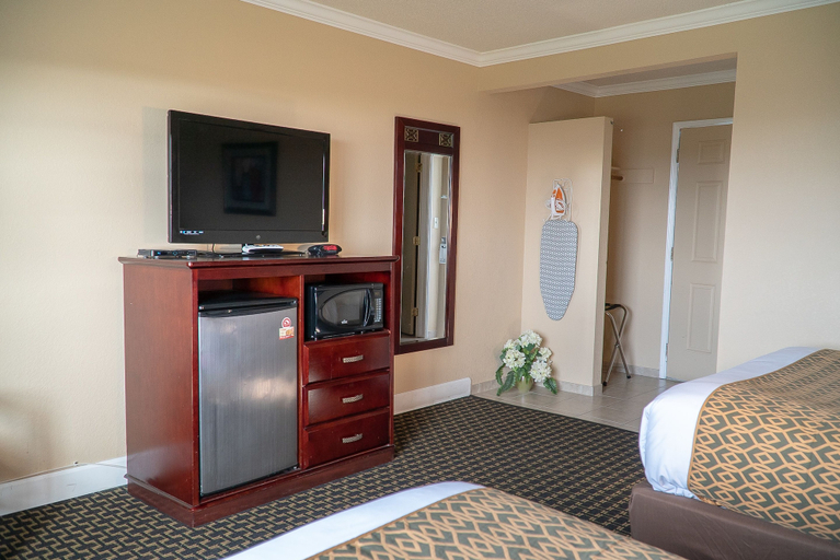 Bedroom 4, Sea Breeze Inn, San Luis Obispo