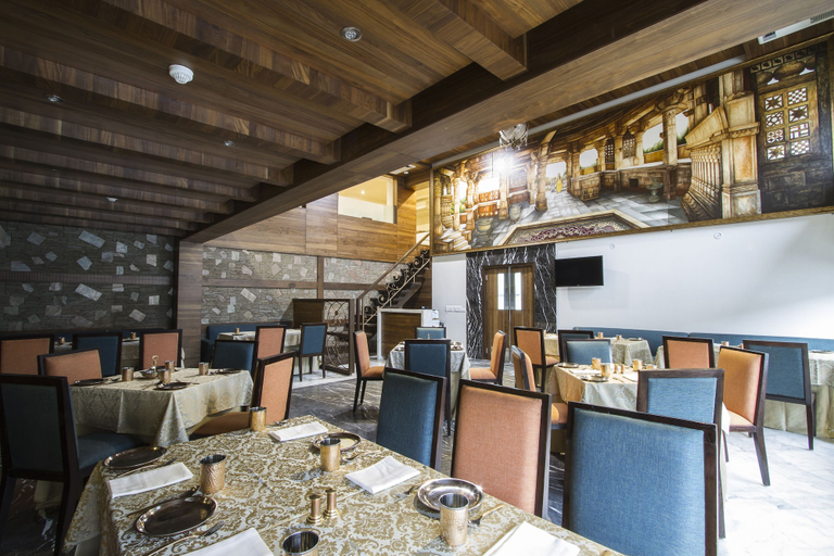 Food & Drinks 5, Leisure Inn Grand Chanakya, Jaipur