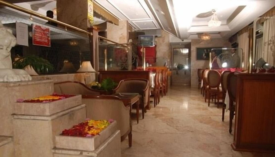 Food & Drinks 4, Royal Inn, Mumbai Suburban