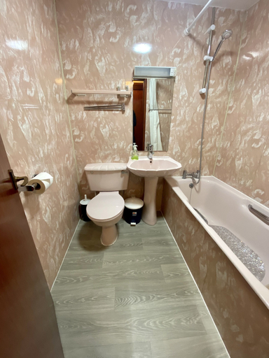 Bathroom 4, Mount Pleasant Hotel, Oxfordshire