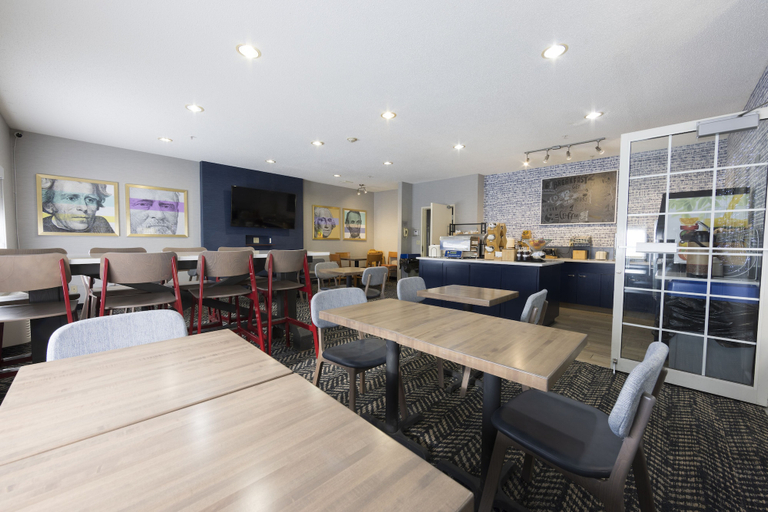 Food & Drinks 5, AmericInn by Wyndham Duluth, Saint Louis