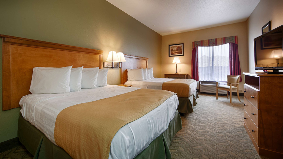 Bedroom 3, Best Western Crossroads Inn, Lake