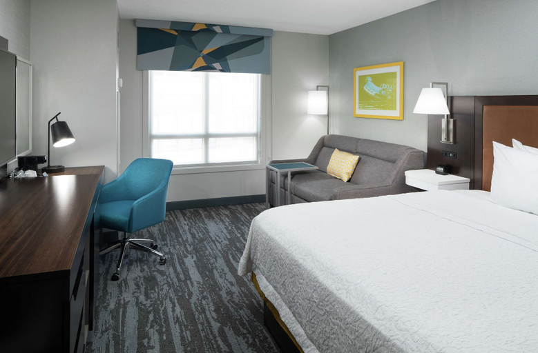 Bedroom 2, Hampton Inn & Suites Memphis-Beale Street, Shelby