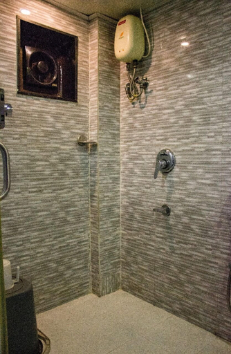 Bathroom 4, Hotel Grand Suite, Mumbai Suburban