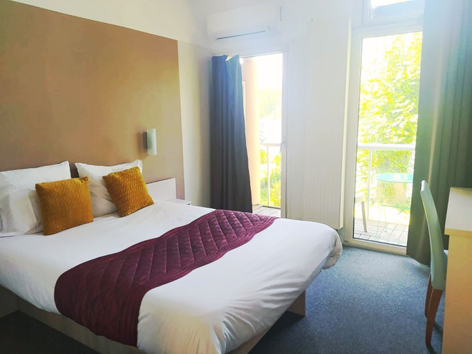 Bedroom 3, Hôtel de l'Ile du Saussay, Essonne