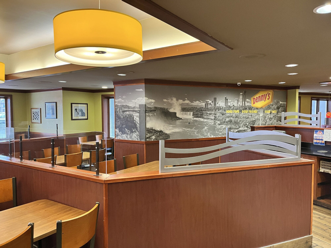 Food & Drinks 5, Howard Johnson Plaza by Wyndham by the Falls Niagara Falls, Niagara