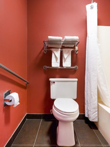 Bathroom 4, Travelodge by Wyndham Richmond IN, Wayne