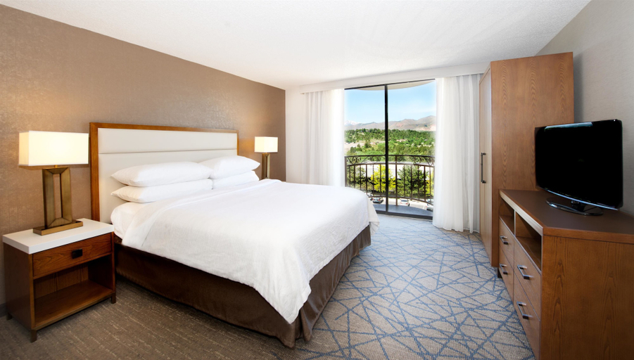 Bedroom 3, Embassy Suites by Hilton Colorado Springs, El Paso