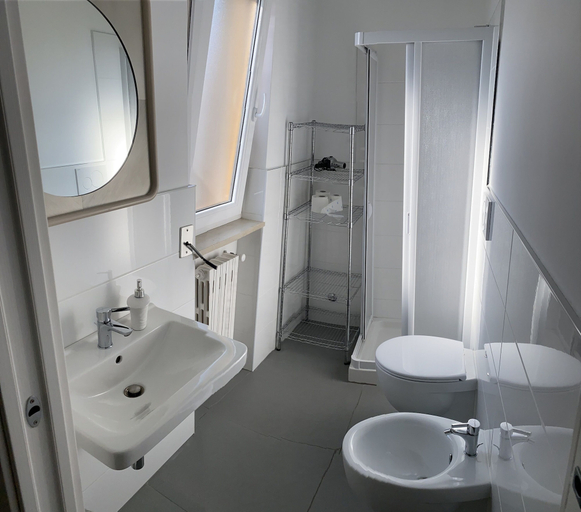 Bathroom 3, Casa Papapietro, Matera