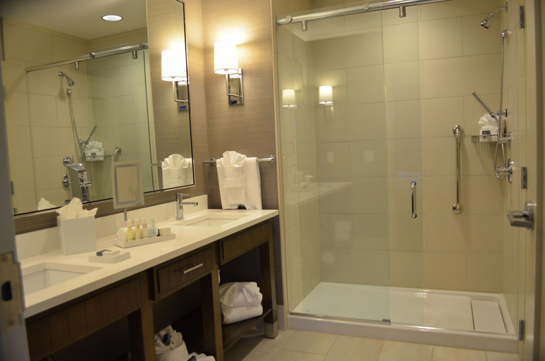 Bathroom 5, Doubletree By Hilton Reading, Berks
