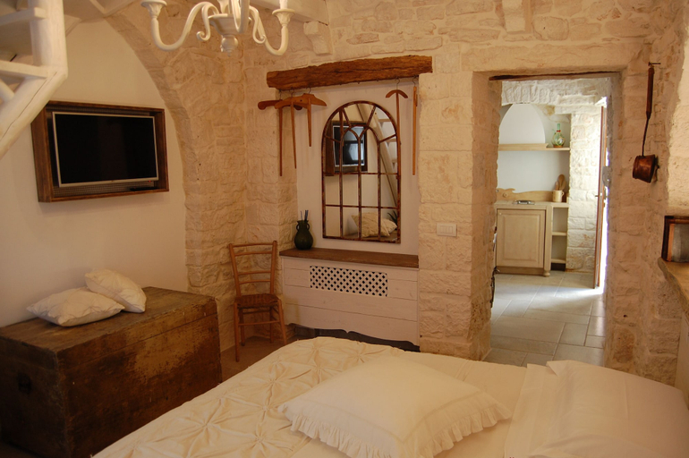 Bedroom 4, Trulli Holiday Albergo Diffuso, Bari