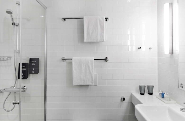 Bathroom 3, Radisson Blu Aleksanteri Hotel, Helsinki, Uusimaa