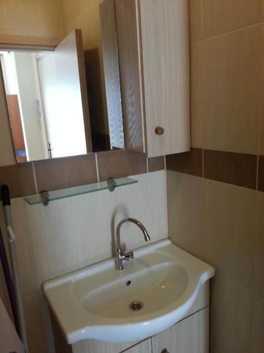 Bathroom 2, St. Lazaros House, Larnaca