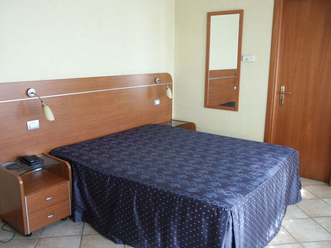 Bedroom 2, Millennium Gold Hotel, Napoli