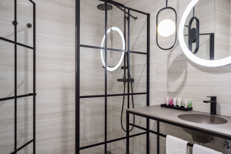 Bathroom 3, SmartRental Collection Gran Via Centric, Madrid