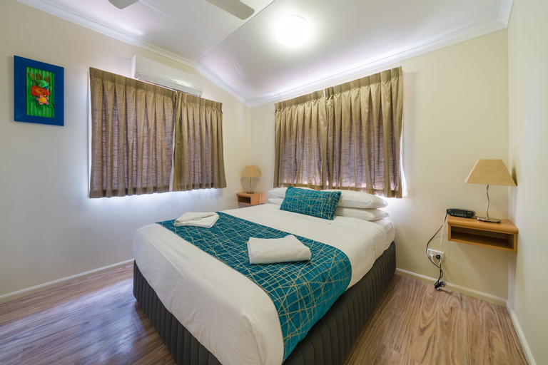 Bedroom 2, Capricorn Caves - Caravan Park, Livingstone - Pt A
