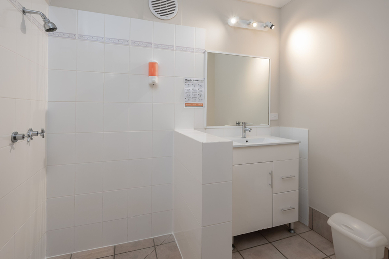 Bathroom 5, Eco Village Mission Beach, Johnstone