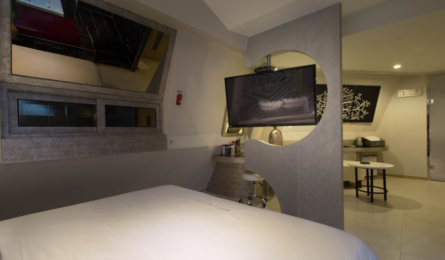 Bedroom 4, Aria Motel, Dong