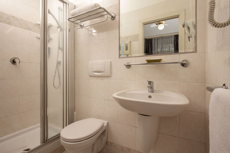 Bathroom 5, Hotel Dorica, Rome