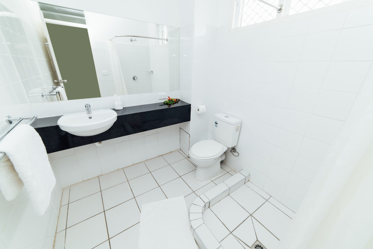 Bathroom 5, Kaiviti Motel, Port Vila