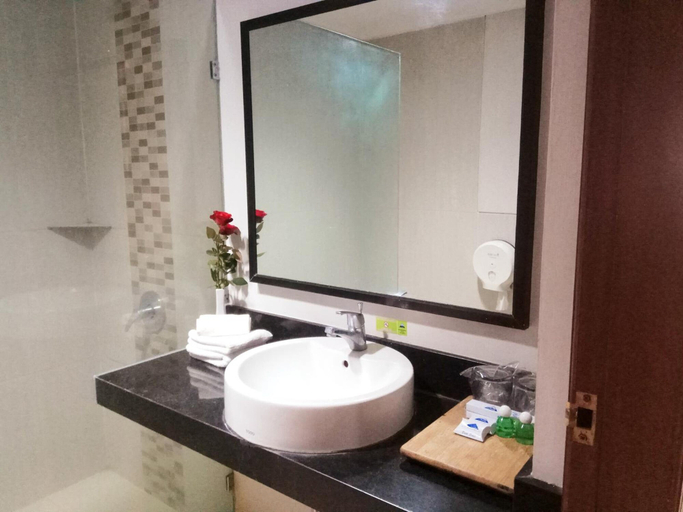 Bathroom 5, Hotel Pelangi Malang, Kayutangan Heritage, Malang