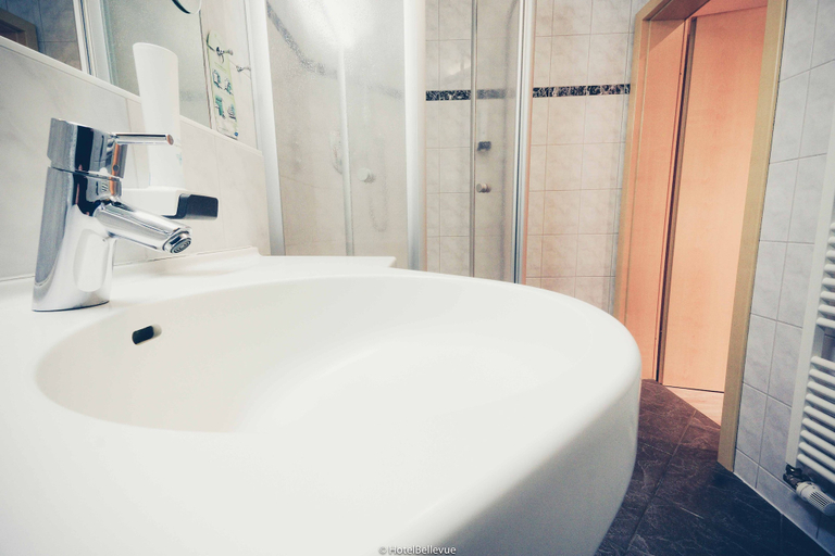 Bathroom, Hotel Bellevue, Miesbach