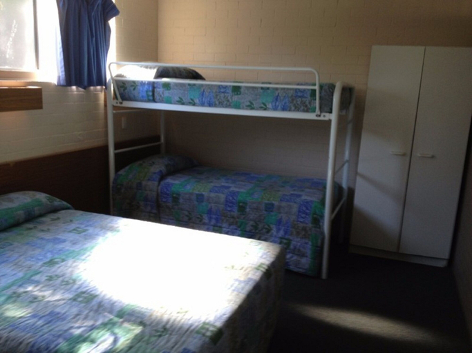 Bedroom 3, Ipswich City Motel, Ipswich - Central