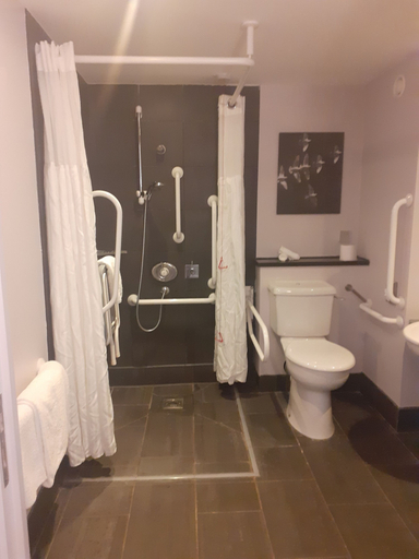 Bathroom 5, DoubleTree by Hilton Hotel Bristol South - Cadbury House, North Somerset