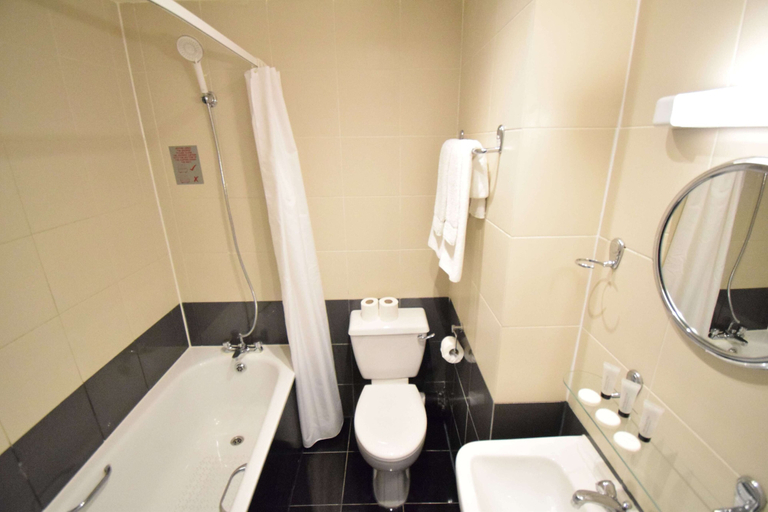 Bathroom 4, Pembridge Palace Hotel, London