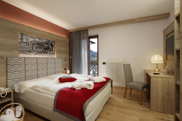 Bedroom 3, Tevini Dolomites Charming Hotel, Trento