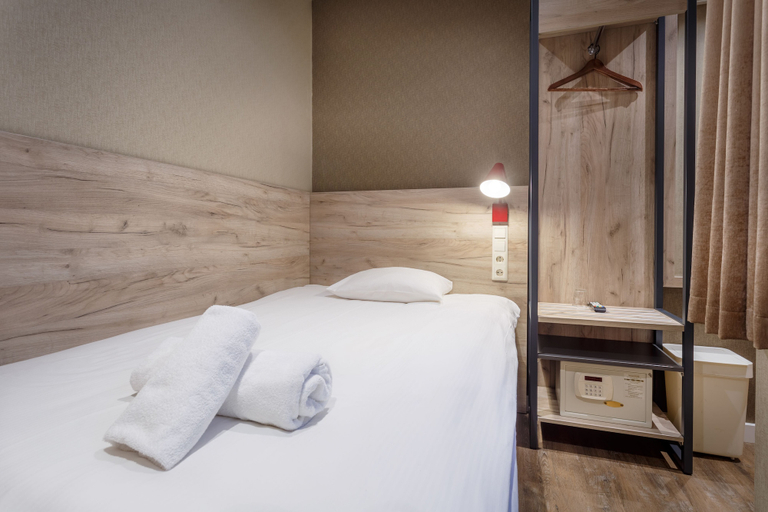 Bedroom 4, Amsterdam Downtown Hotel, Amsterdam