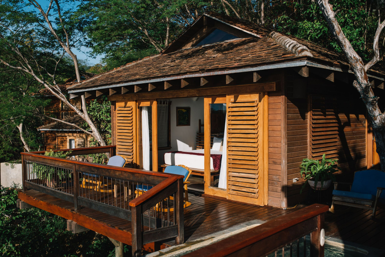 Exterior & Views 2, Aqua Oceanfront Hotel Resort, Tola