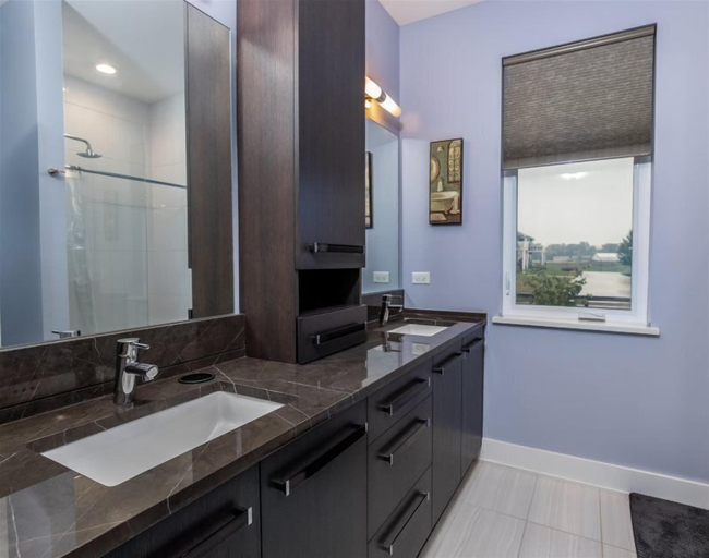 Bathroom 3, Serenity 41W, La Salle